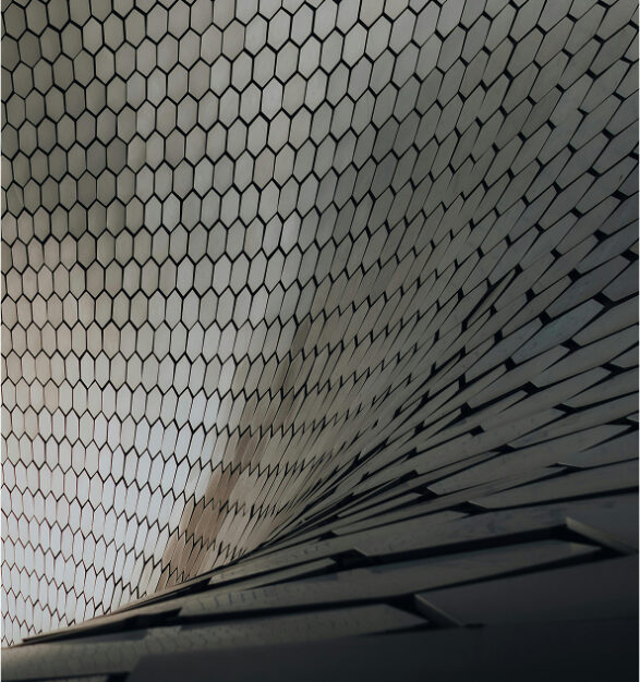 Architecture contemporaine, reflets sur tuile
